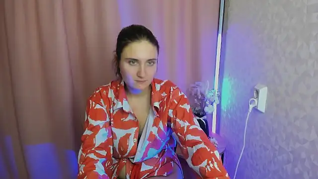 Snapshot of Miss_Elsa_ chatting on 11/14/25, 10:47 Miss Elsa online show from 11/14/25, 10:47