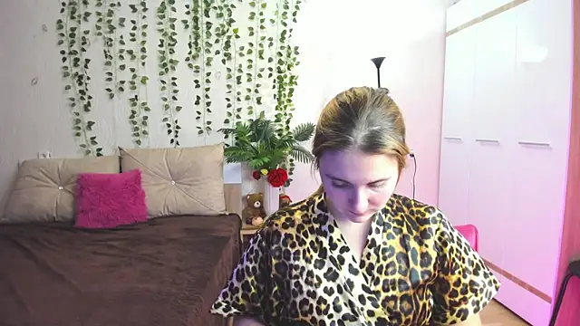 Snapshot of Miss_Elsa_ chatting on 12/02/25, 02:45 Miss Elsa online show from 12/02/25, 02:45