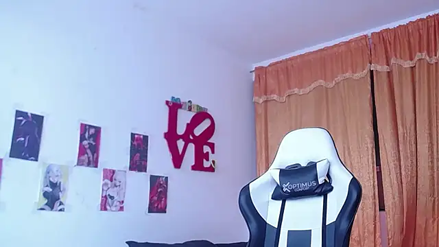 Snapshot of gigiqueen_18 chatting on 10/02/25, 06:04 gigiqueen 18 online show from 10/02/25, 06:04