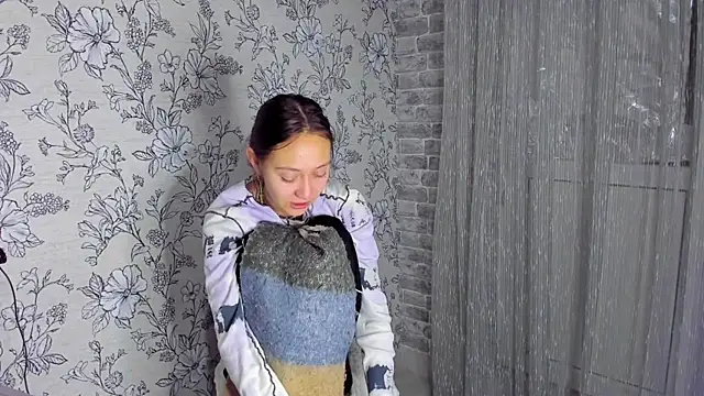 EllaSky xoxo online show from 11/17/25, 08:36