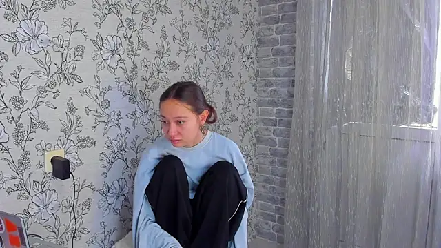 EllaSky xoxo online show from 12/14/25, 08:30