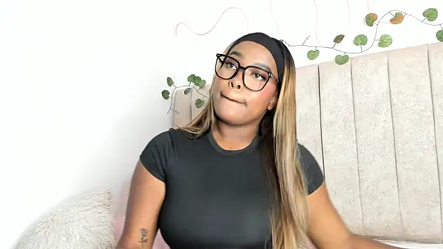 Snapshot of Kaseydelvey chatting on 02/04/26, 10:58 Kaseydelvey online show from 02/04/26, 10:58