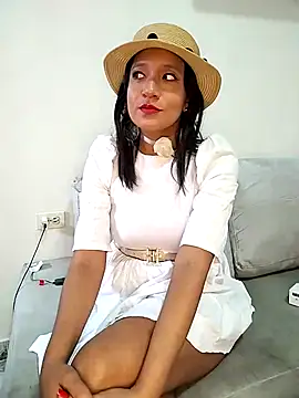 Snapshot of cami_victoria chatting on 12/07/24, 02:24 cami victoria online show from 12/07/24, 02:24