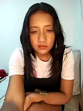 Snapshot of cami_victoria chatting on 03/19/25, 07:06 cami victoria online show from 03/19/25, 07:06