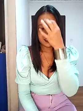 Snapshot of cami_victoria chatting on 09/30/25, 01:38 cami victoria online show from 09/30/25, 01:38