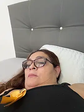 Snapshot of AntonellaAlondra4 chatting on 03/30/26, 01:12 AntonellaAlondra4 online show from 03/30/26, 01:12