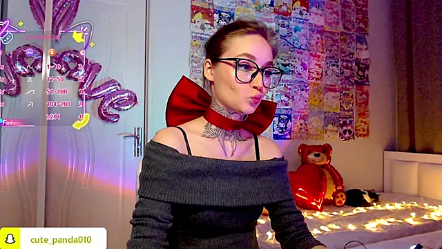 Snapshot of Milky_way_UwU chatting on 02/14/26, 04:31 Milky way UwU online show from 02/14/26, 04:31