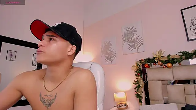 Snapshot of saraandstiven chatting on 12/27/24, 03:42 saraandstiven online show from 12/27/24, 03:42