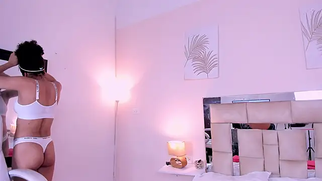 Snapshot of saraandstiven chatting on 03/20/25, 06:30 saraandstiven online show from 03/20/25, 06:30