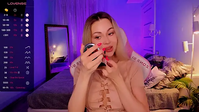 AdeleRoberts online show from 05/12/26, 01:58