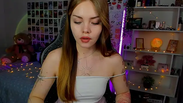 AkiraKatsu online show from 09/29/25, 12:21