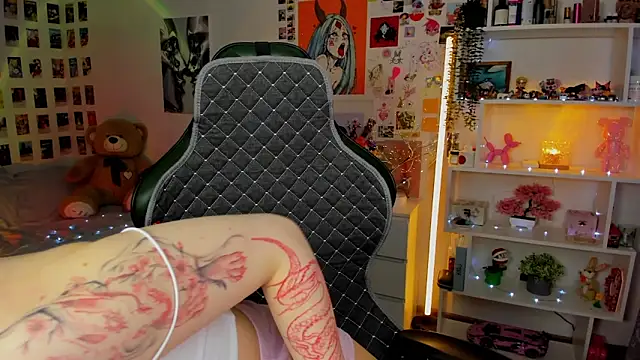 Snapshot of AkiraKatsu chatting on 01/18/26, 11:03 AkiraKatsu online show from 01/18/26, 11:03