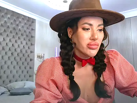 TianaPosh online show from 02/14/25, 08:48