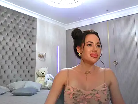 TianaPosh online show from 02/17/25, 02:20