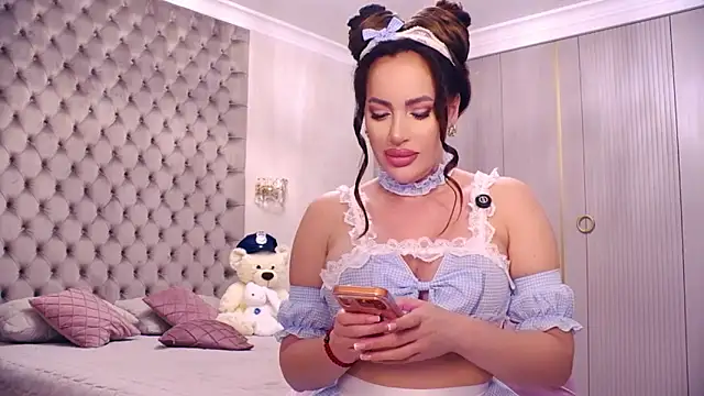 Snapshot of TianaPosh chatting on 03/04/26, 09:43 TianaPosh online show from 03/04/26, 09:43