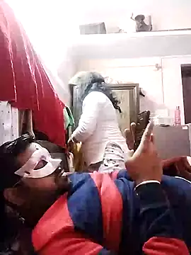 Snapshot of bobbyronak chatting on 01/01/25, 06:38 bobbyronak online show from 01/01/25, 06:38