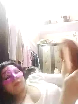 Snapshot of bobbyronak chatting on 01/02/25, 06:45 bobbyronak online show from 01/02/25, 06:45
