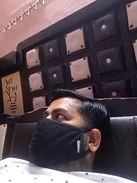 Snapshot of bobbyronak chatting on 03/20/25, 06:31 bobbyronak online show from 03/20/25, 06:31