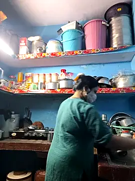 Snapshot of bobbyronak chatting on 03/05/26, 01:07 bobbyronak online show from 03/05/26, 01:07