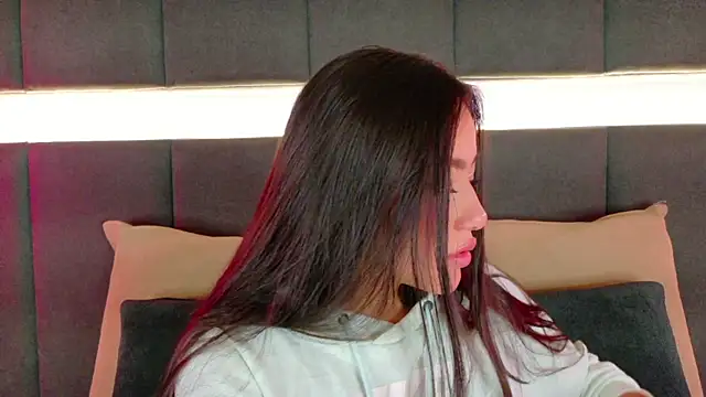 nicolle pierce online show from 10/25/25, 01:07