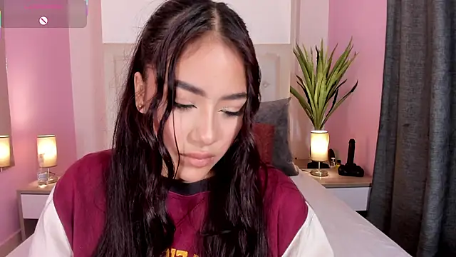 nicolle pierce online show from 05/09/26, 02:44