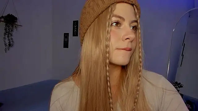 Snapshot of sara_sweet9 chatting on 03/18/26, 11:08 sara sweet9 online show from 03/18/26, 11:08