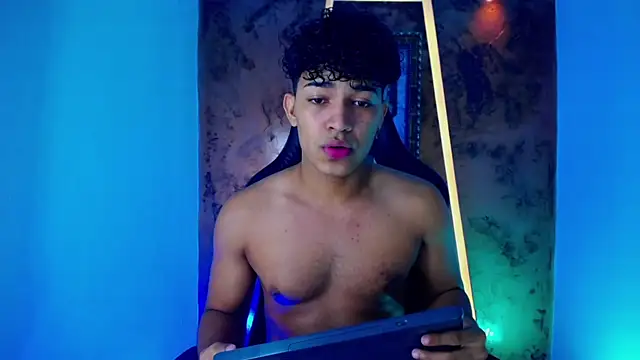 Snapshot of jamescurli_ chatting on 03/01/25, 04:15 jamescurli  online show from 03/01/25, 04:15