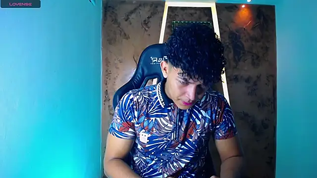 Snapshot of jamescurli_ chatting on 03/17/25, 05:01 jamescurli  online show from 03/17/25, 05:01