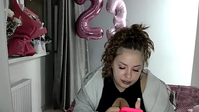 Snapshot of 96CHloe96 chatting on 01/20/25, 08:18 96CHloe96 online show from 01/20/25, 08:18