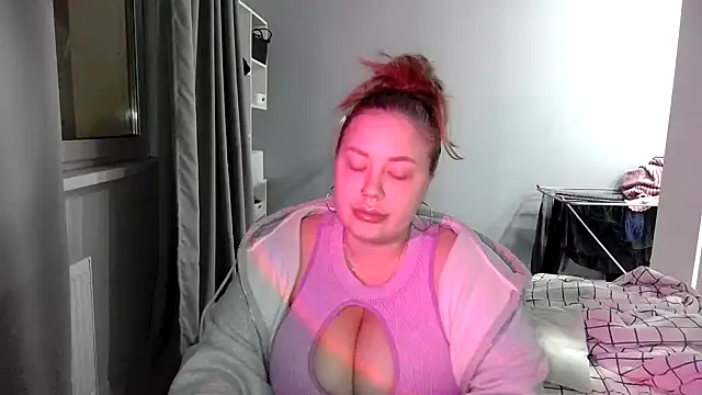 Snapshot of 96CHloe96 chatting on 02/23/25, 04:02 96CHloe96 online show from 02/23/25, 04:02