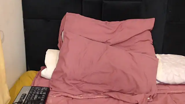 Snapshot of Busty-Londie chatting on 09/16/25, 05:47 Busty-Londie online show from 09/16/25, 05:47