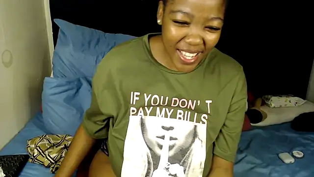 Snapshot of Busty-Londie chatting on 11/18/25, 08:24 Busty-Londie online show from 11/18/25, 08:24