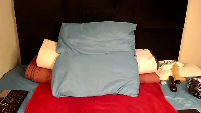 Snapshot of Busty-Londie chatting on 11/28/25, 07:49 Busty-Londie online show from 11/28/25, 07:49