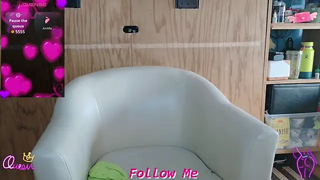 Snapshot of QueenYsuRey chatting on 02/26/26, 07:24 QueenYsuRey online show from 02/26/26, 07:24