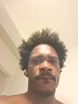 Snapshot of pikolo97 chatting on 10/19/25, 09:21 pikolo97 online show from 10/19/25, 09:21