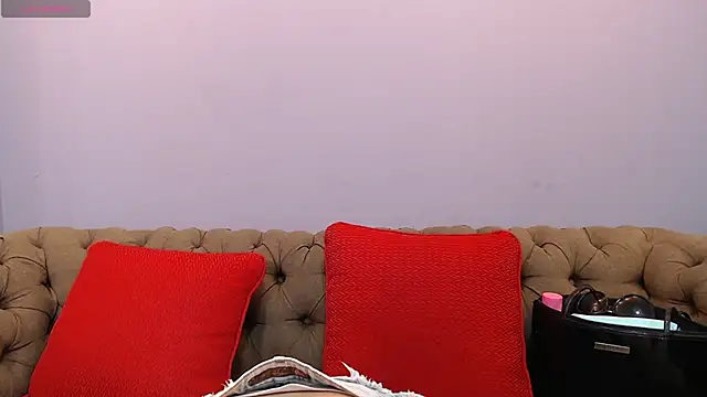 Snapshot of miacarperr1 chatting on 01/21/25, 08:43 miacarperr1 online show from 01/21/25, 08:43