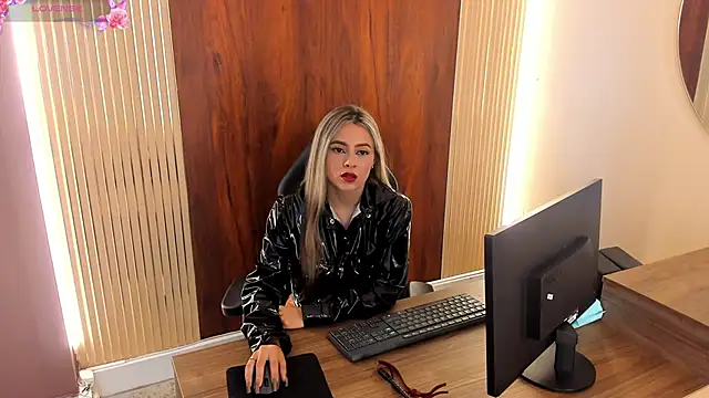 Snapshot of miacarperr1 chatting on 01/29/25, 08:35 miacarperr1 online show from 01/29/25, 08:35