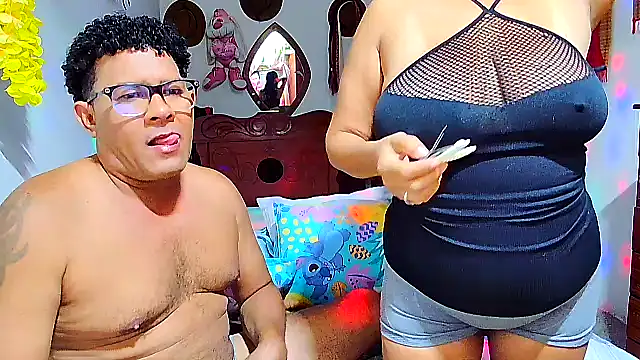 Snapshot of rosi_pamela chatting on 02/13/26, 11:23 rosi pamela online show from 02/13/26, 11:23