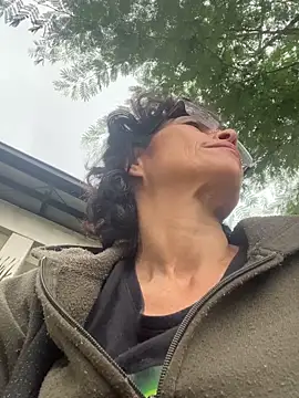 MireyaTorresGu online show from 10/29/25, 12:07