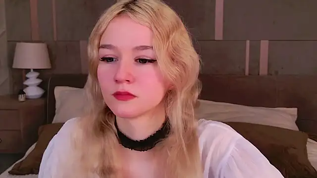 Snapshot of NaomiLoys chatting on 03/07/25, 11:49 NaomiLoys online show from 03/07/25, 11:49