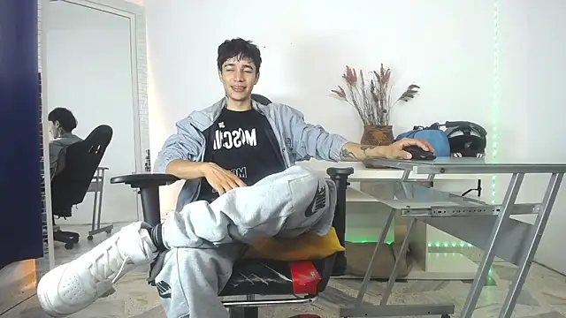 Zacktk7 online show from 01/18/25, 01:29