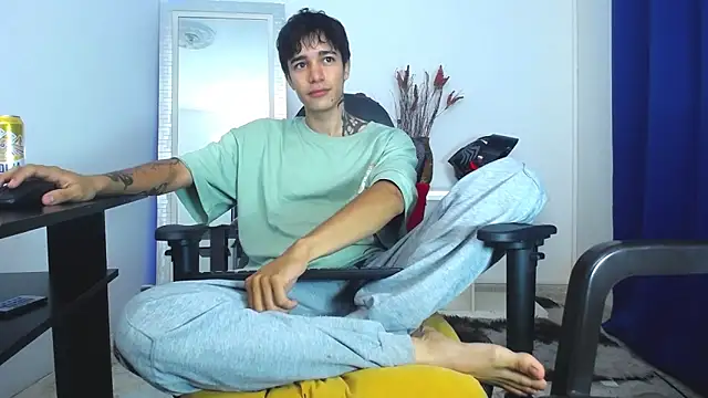 Zacktk7 online show from 02/03/25, 10:43