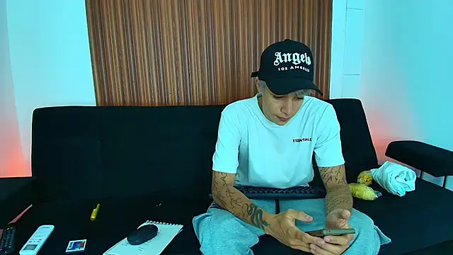 Zacktk7 online show from 02/25/25, 07:58