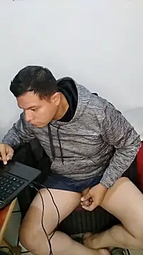 Snapshot of miketripi420 chatting on 11/20/25, 03:18 miketripi420 online show from 11/20/25, 03:18