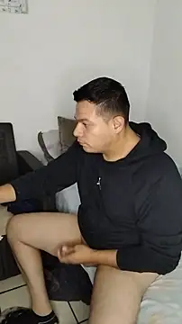 Snapshot of miketripi420 chatting on 12/20/25, 08:32 miketripi420 online show from 12/20/25, 08:32