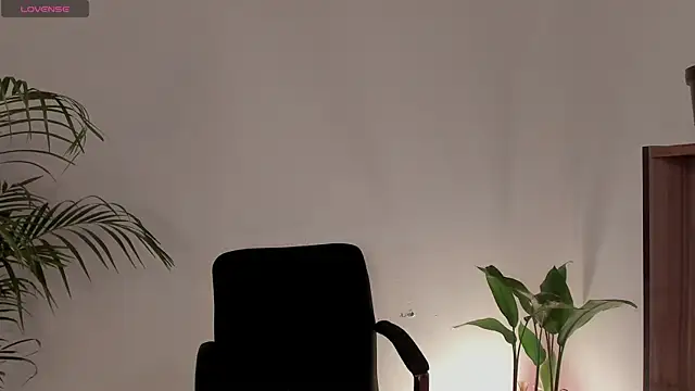 CherryyBrrr1 online show from 12/15/25, 08:24