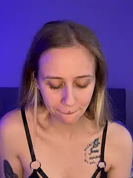 lunawolf21 online show from 01/05/25, 07:38