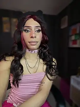 Snapshot of Diana_2003 chatting on 02/10/26, 02:32 Diana 2003 online show from 02/10/26, 02:32