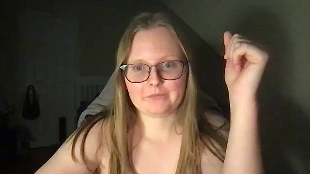 Snapshot of lexie_lilacs chatting on 02/14/25, 03:22 lexie lilacs online show from 02/14/25, 03:22