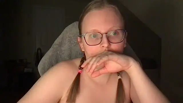 Snapshot of lexie_lilacs chatting on 02/28/25, 03:48 lexie lilacs online show from 02/28/25, 03:48